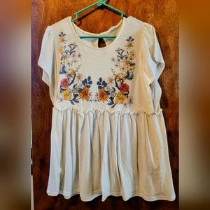 Amaryllis floral print cream baby doll tee size medium